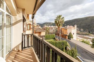 Casa adosada en venta en Crta. De la Sierra en Granada