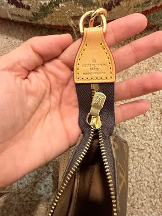 Louis Vuitton Pochette Marrón y Rojo