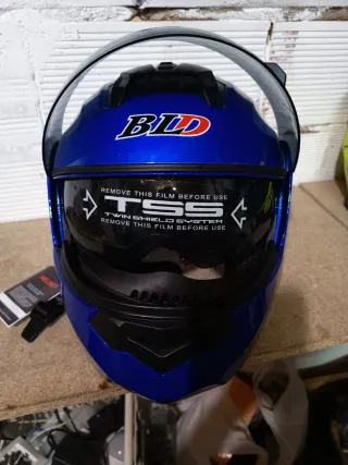 Casco de moto azul BLD
