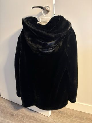 Abrigo Zara Negro Peludo