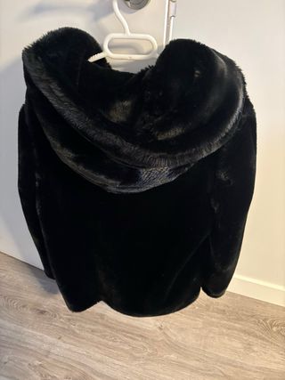 Abrigo Zara Negro Peludo