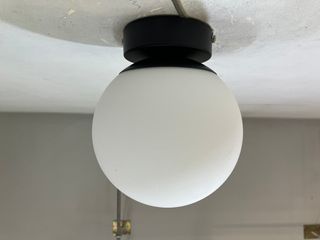 Lampada parete metallo nero vetro bianco