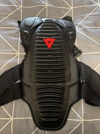 Espaldera Dainese con protector de pecho