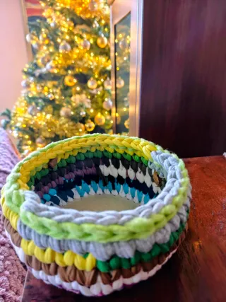 Cestino in tessuto multicolore