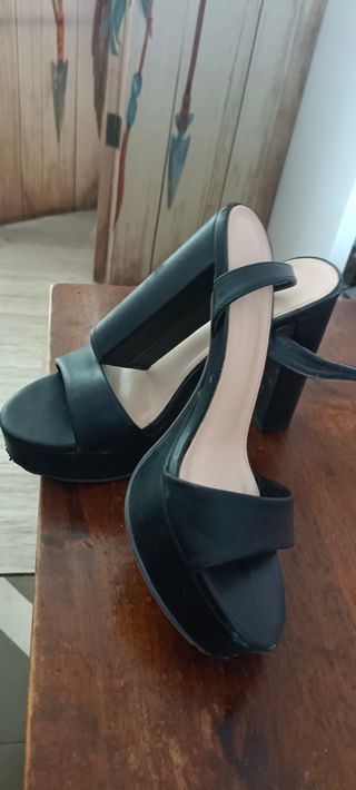 Sandalias de tacón negras