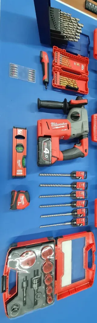 Lote Herramientas Eléctricas Milwaukee y MAS.