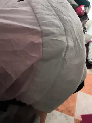 Cuna de madera blanca para bebé. Incluye colchón.