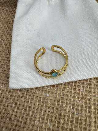 Anillo de acero inoxidable con piedra verde