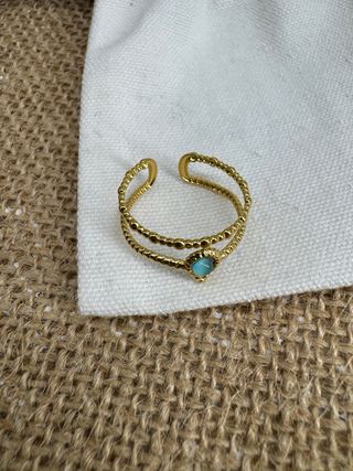 Anillo de acero inoxidable con piedra verde