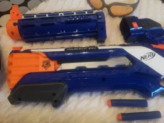 Pistolas Nerf Roughcut 2x4 y Accesorios