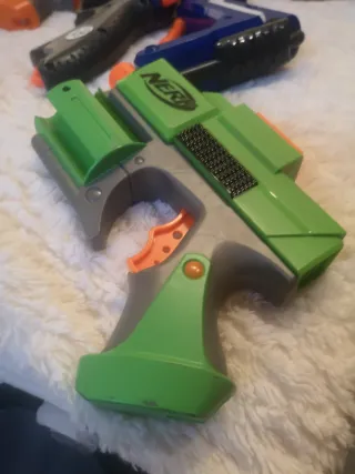 Pistolas Nerf Roughcut 2x4 y Accesorios