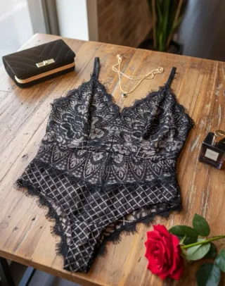 Body encaje floral y geométrico