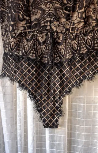 Body encaje floral y geométrico