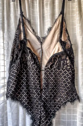 Body encaje floral y geométrico