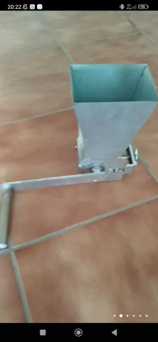 Partidora de almendras