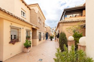 Casa adosada en venta en Crta. De la Sierra en Granada