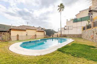 Casa adosada en venta en Crta. De la Sierra en Granada