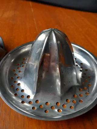 Spremiagrumi vintage in metallo