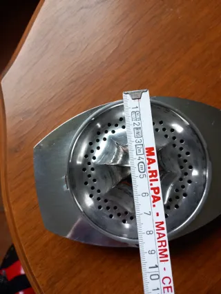 Spremiagrumi vintage in metallo