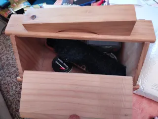 Caja de madera limpiazapatos