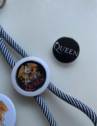 Lote Llavero y Chapas Queen de 38 y 25mm