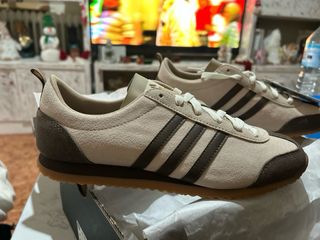 Zapatillas Adidas Beige y Marrón