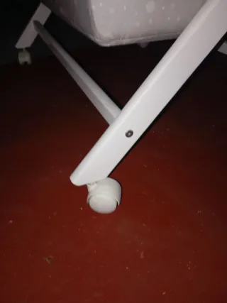 Minicuna con dosel y ruedas