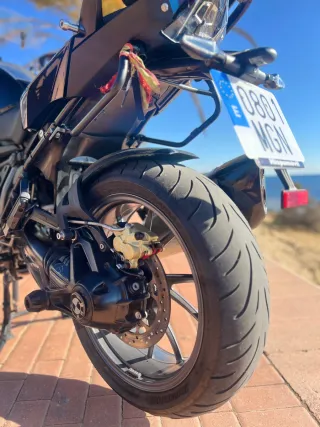 BMW R1250R Triple Black con extras