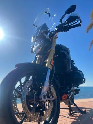 BMW R1250R Triple Black con extras