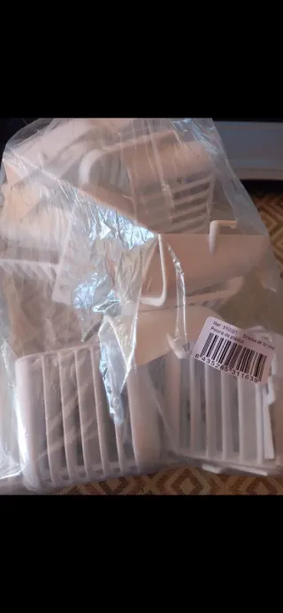 5 Peleras de plástico para pájaros