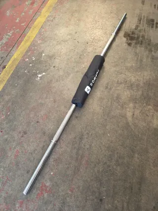 Barra de pesas con agarre acolchado