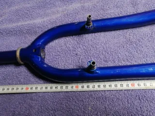 Horquilla de bicicleta azul peso 1030 grs tubo 1"
