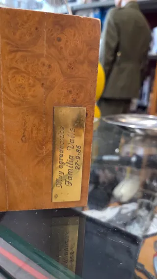 Reloj de mesa antiguo de madera