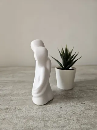 Statuetta ceramica abbraccio