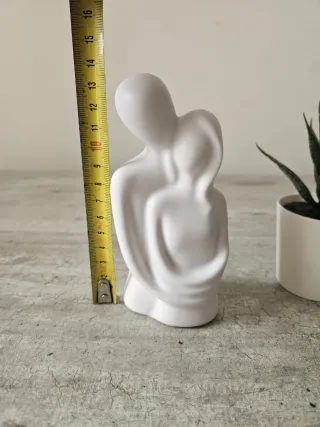 Statuetta ceramica abbraccio