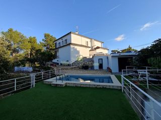 Chalet en venta en Vallirana