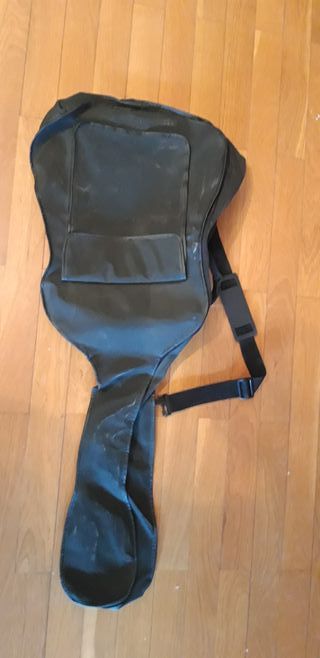 Funda de guitarra negra