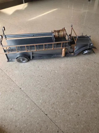 Camión de bomberos de metal