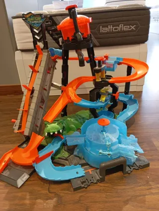 Pista Hot Wheels Cocodrilo. SIN CAJA.