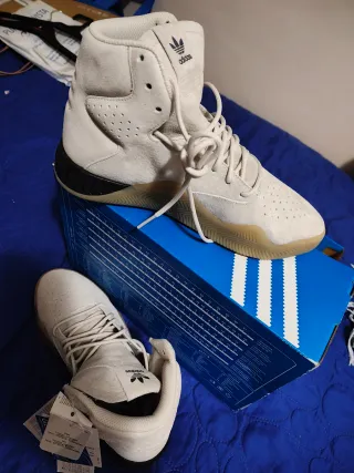 Adidas  Colecconistas, modeo Tubular Instinct Beig