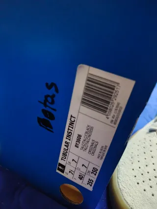 Adidas  Colecconistas, modeo Tubular Instinct Beig