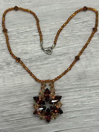 Collana con fiore Swarovski marrone e oro
