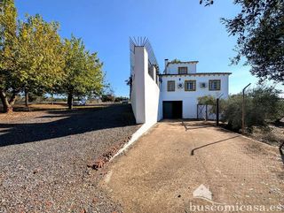 Chalet en venta en Linares