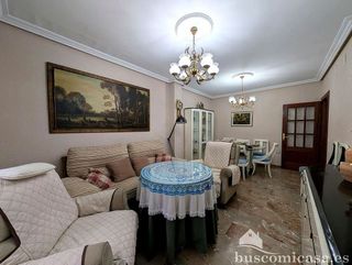 Chalet en venta en Linares