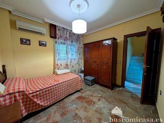 Chalet en venta en Linares