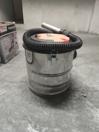 Estufa de pele, cáscara de almendra y hueso oliva