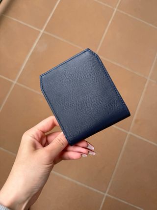 Cartera de cuero azul sin usar