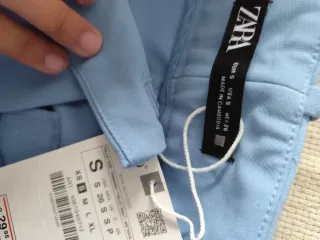 Pantalón Zara Talla S Azul con Cinturón