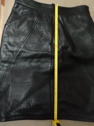 Falda de piel negra talla 42