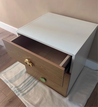 Cajonera de madera con tiradores infantiles